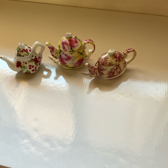 3 tiny teapot decorations - Picture 2 of 2